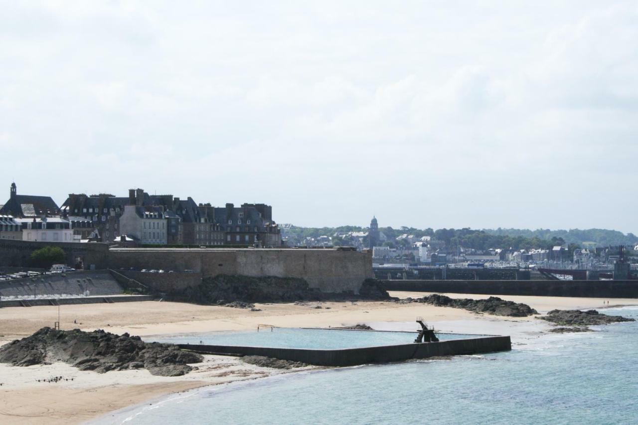 Jacques Melchior Meuble De Tourisme 3 Etoiles Intra Muros Saint-Malo Exterior foto